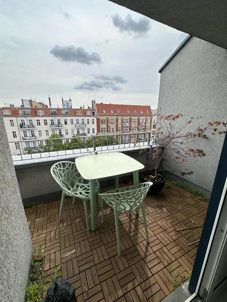 (BEFRISTET Untermiete 1-3Monate) Helle, möblierte 3.5-Zimmer-Dachwohnung mit zwei Balkonen — photo 1